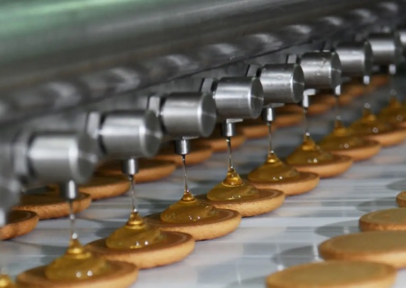 Jakie innowacje w dozowaniu pomagają zachować intensywny smak nadzienia ciastek?